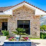 Villa Citrus Stone House *