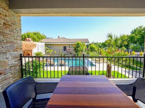 Citrus Stone House Vila *